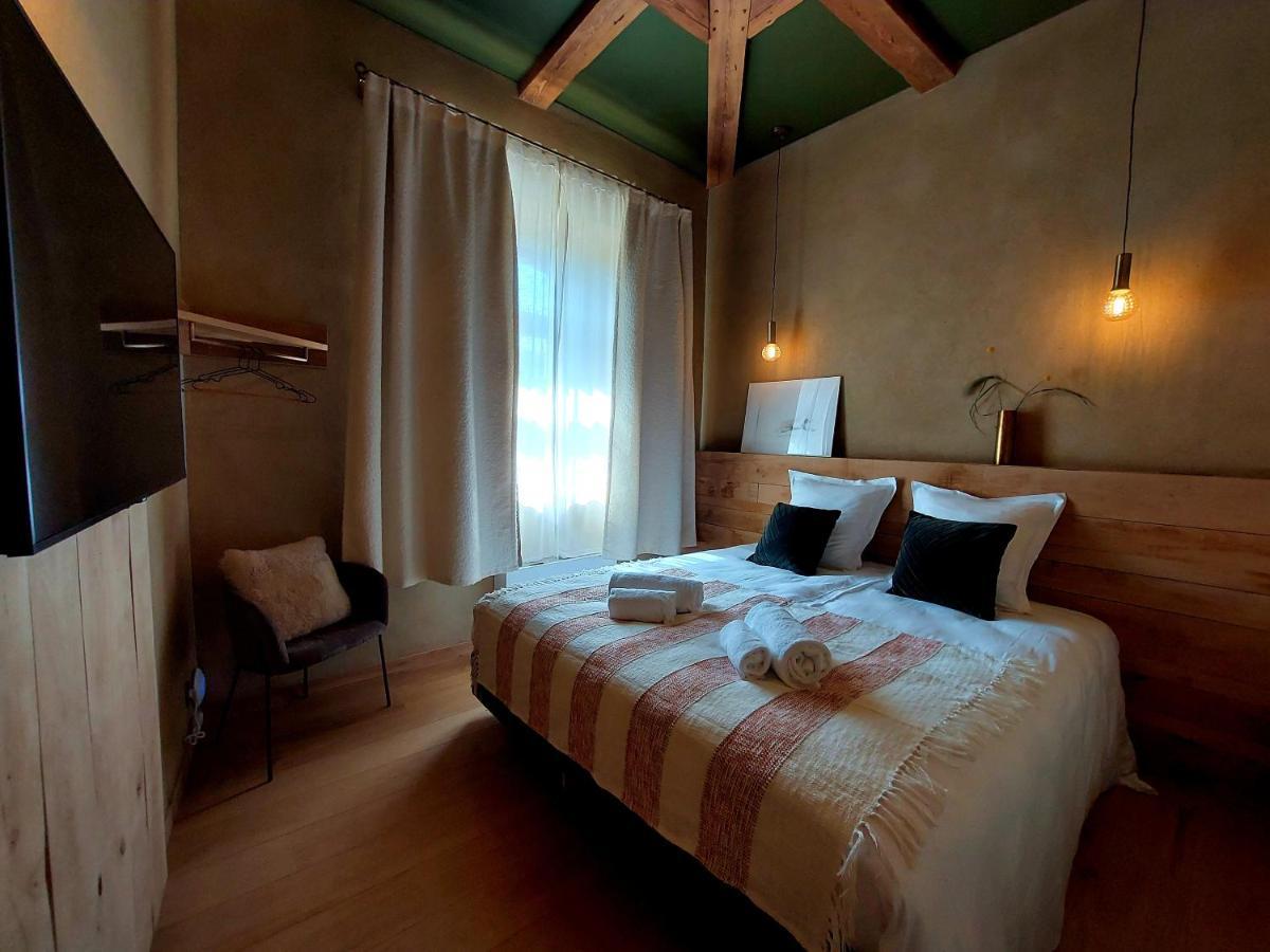 Les Suites De Petit Bomal Дюрбюи Экстерьер фото