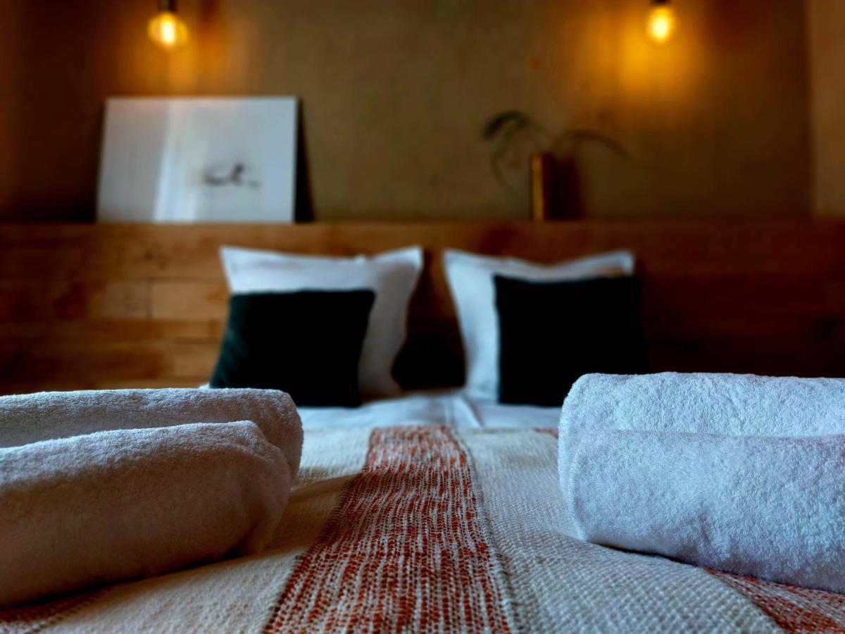 Les Suites De Petit Bomal Дюрбюи Экстерьер фото